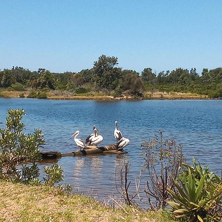 Lakes Entrance Waterfront Cottages With King Beds Kültér fotó