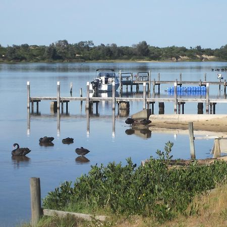 Lakes Entrance Waterfront Cottages With King Beds Kültér fotó