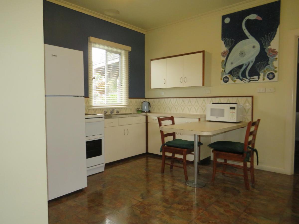 Lakes Entrance Waterfront Cottages With King Beds Kültér fotó