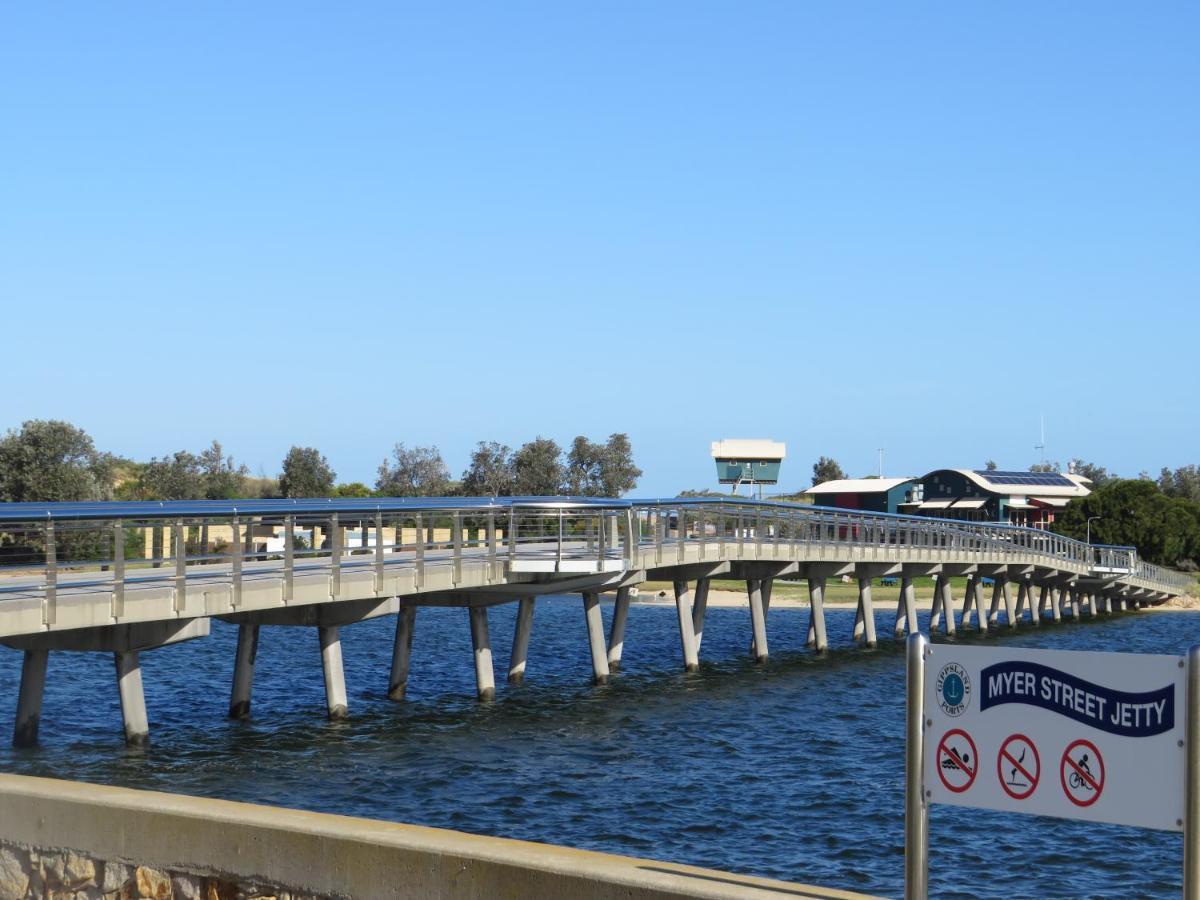 Lakes Entrance Waterfront Cottages With King Beds Kültér fotó