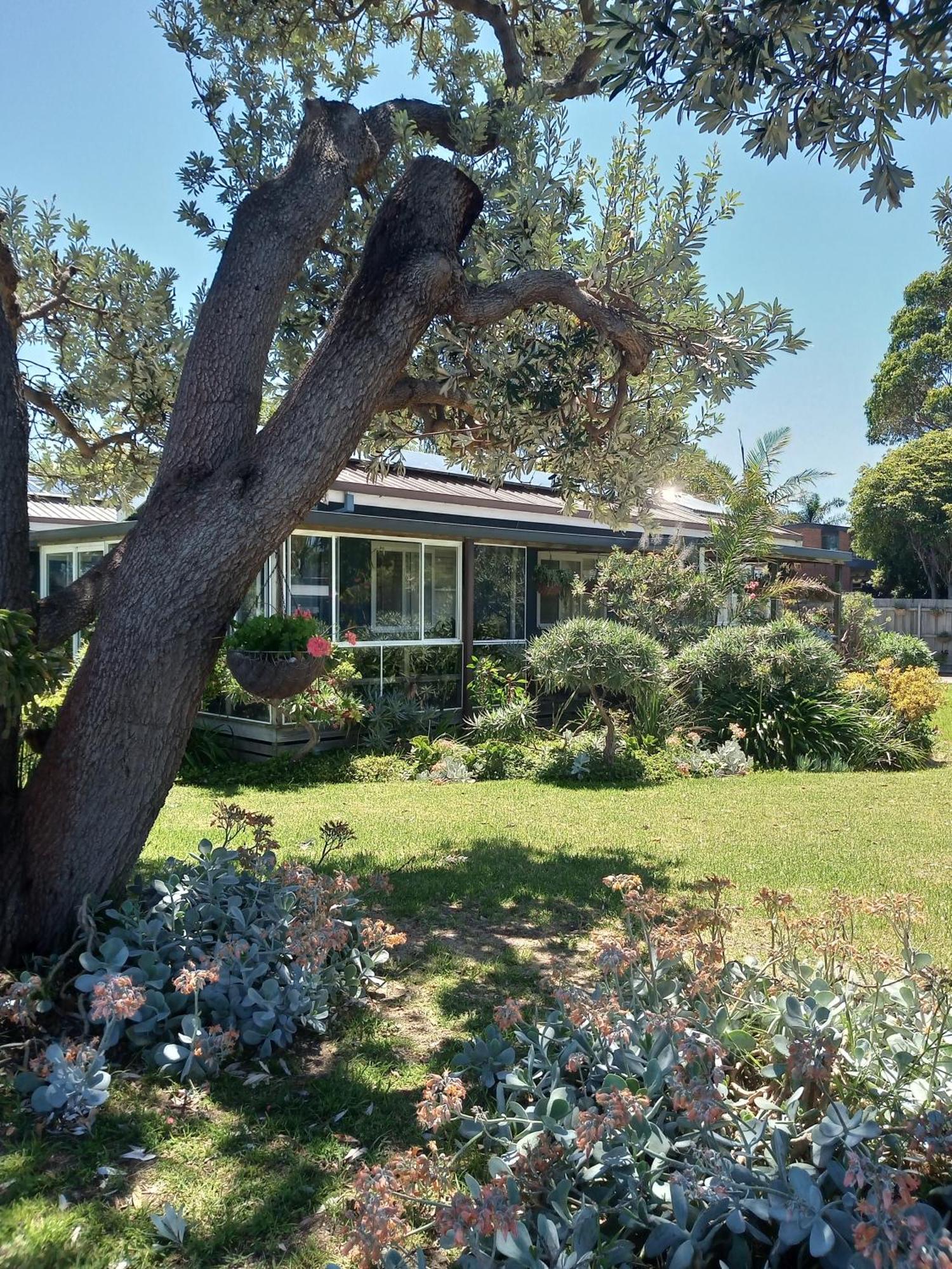 Lakes Entrance Waterfront Cottages With King Beds Kültér fotó