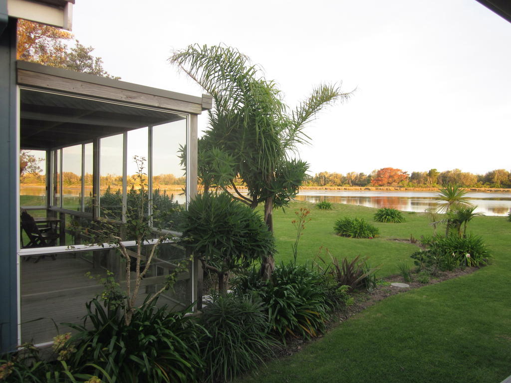 Lakes Entrance Waterfront Cottages With King Beds Kültér fotó