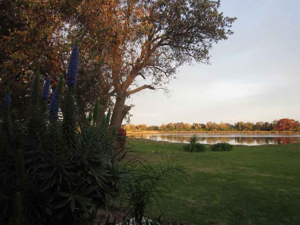 Lakes Entrance Waterfront Cottages With King Beds Kültér fotó