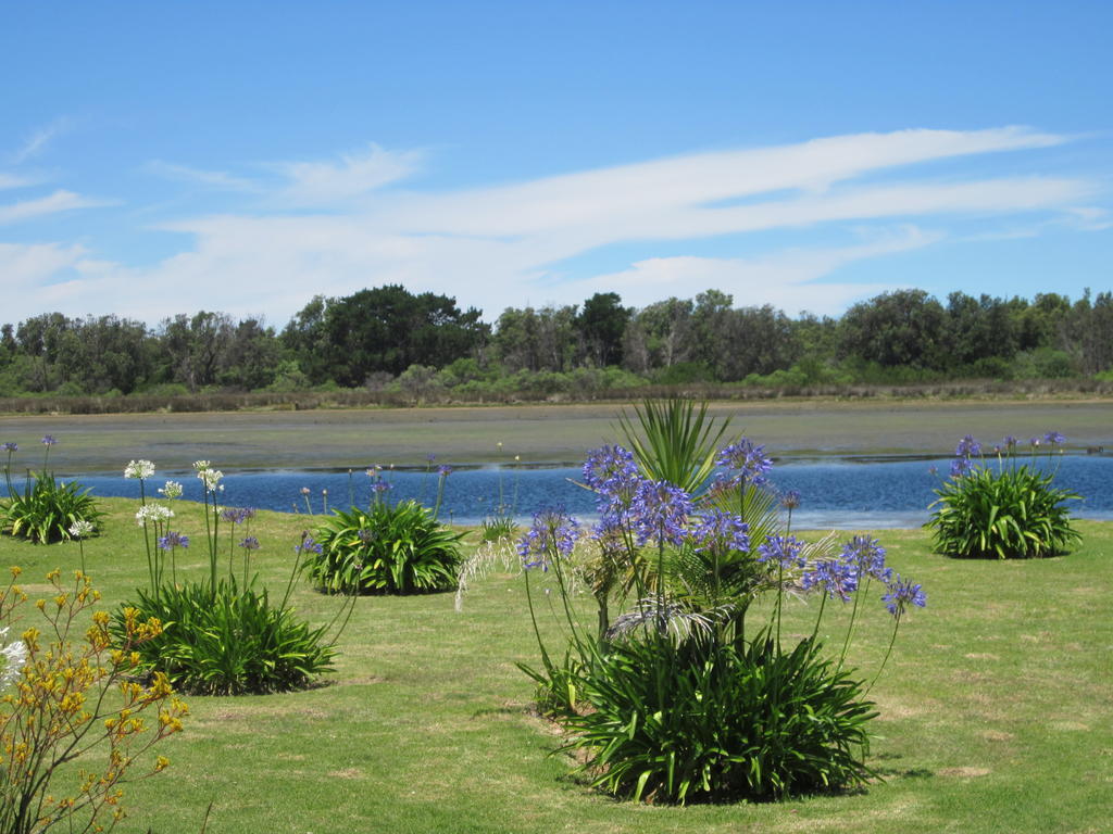 Lakes Entrance Waterfront Cottages With King Beds Kültér fotó