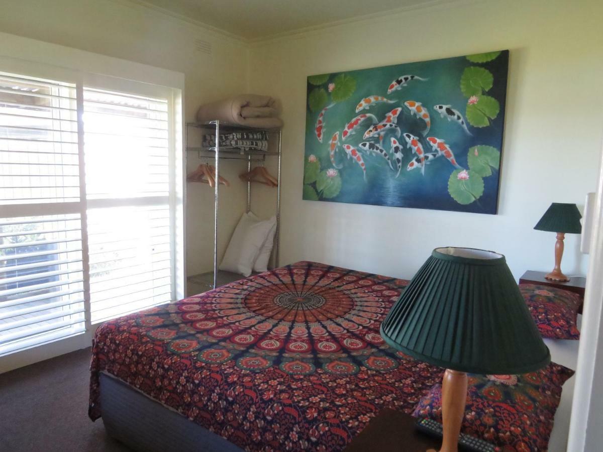 Lakes Entrance Waterfront Cottages With King Beds Kültér fotó